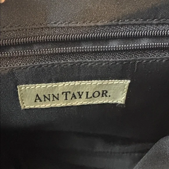 Ann Taylor Vintage Quilted Crossbody Purse With Chain Link Strap - Picture 4 of 5